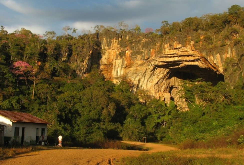 Trophic dynamics in caves of the Cerrado of central Brazil